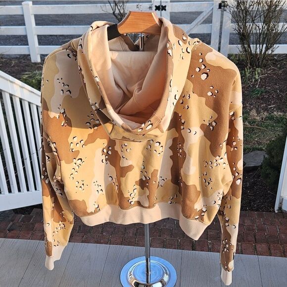 NIKE SPORTSWEAR CLUB FLEECE CROPPED WOMENS CAMO HOODIE MEDIUM NWT MSRP $70 - Picture 3 of 16